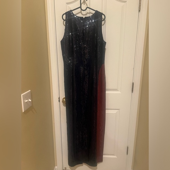 Tory Burch Ophelia Color Block
Sequin Dress - Picture 9 of 16